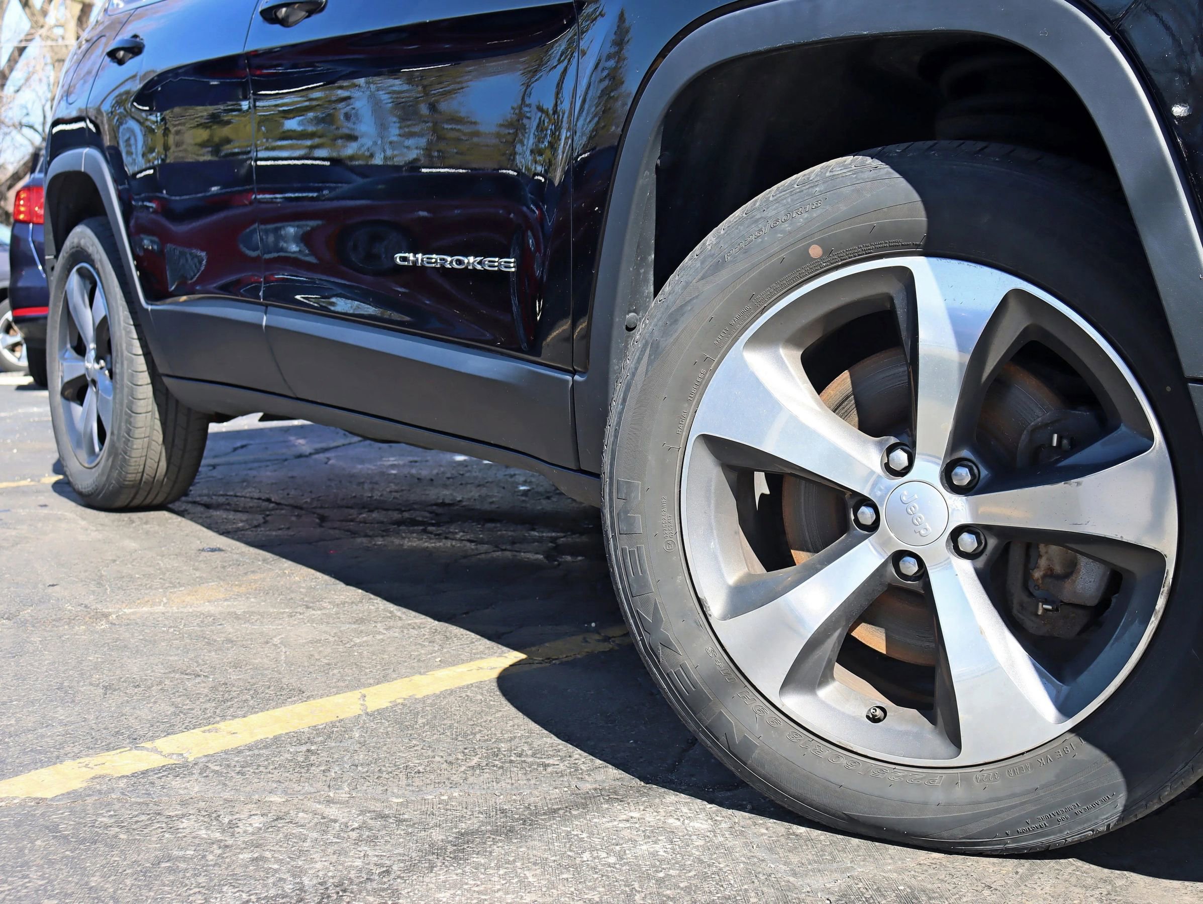 Used 2019 Jeep Cherokee Limited image 6