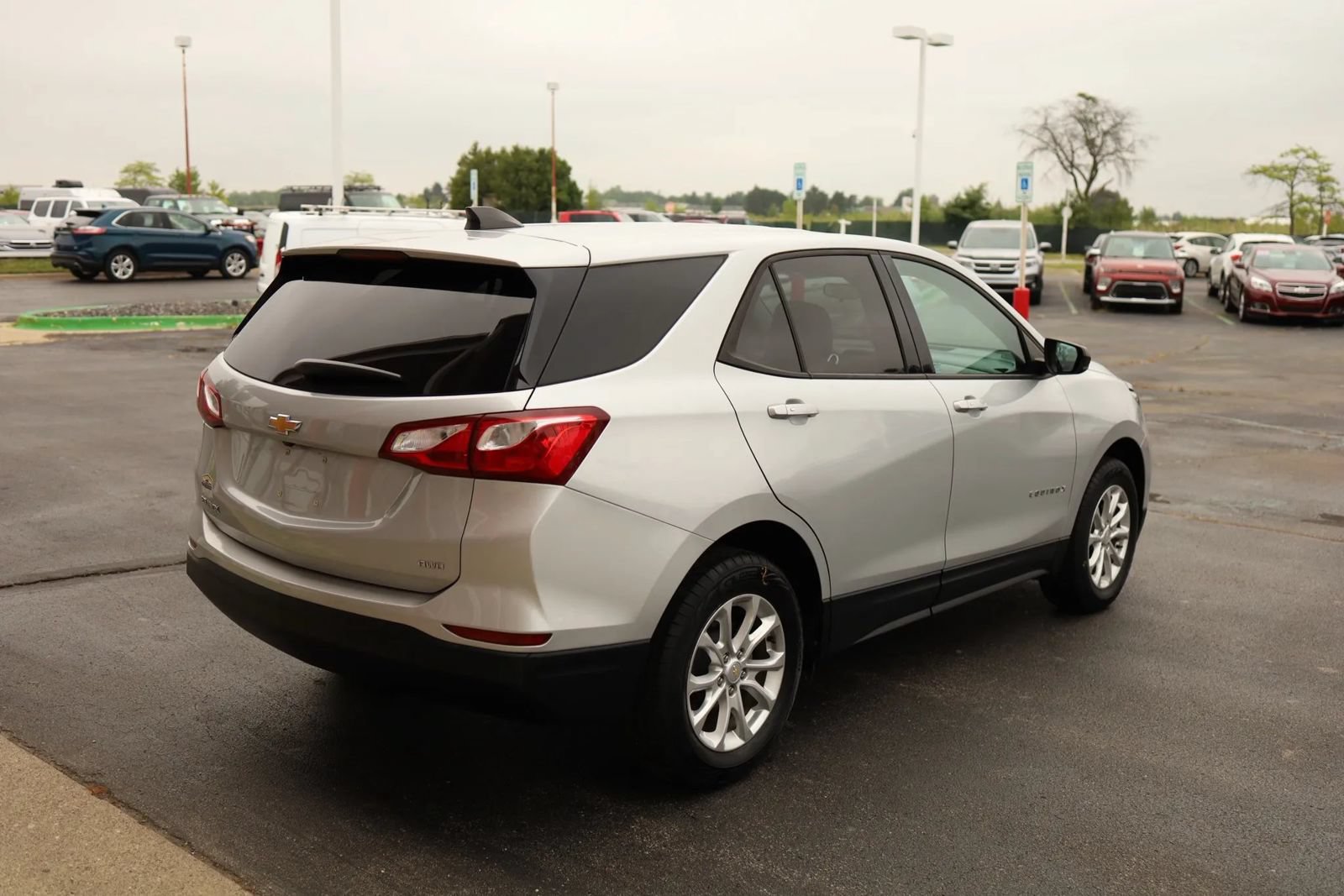 Used 2019 Chevrolet Equinox LS w/ LS Convenience Package AWD/4WD image 5