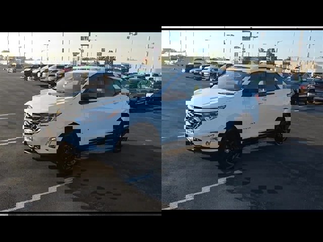 Used 2020 Chevrolet Equinox LS w/ LS Convenience Package image 4