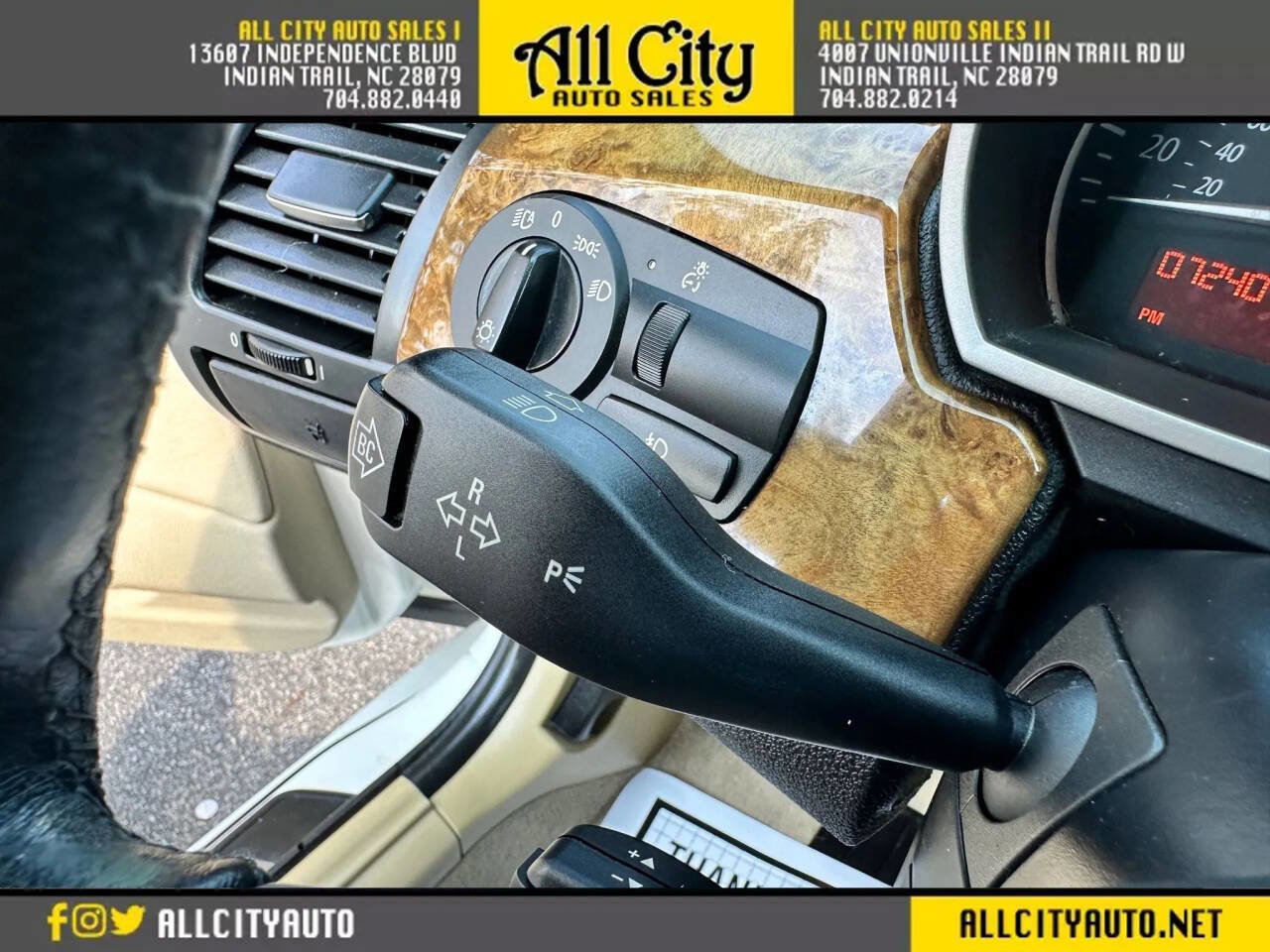 Used 2005 BMW Z4 2.5i image 15