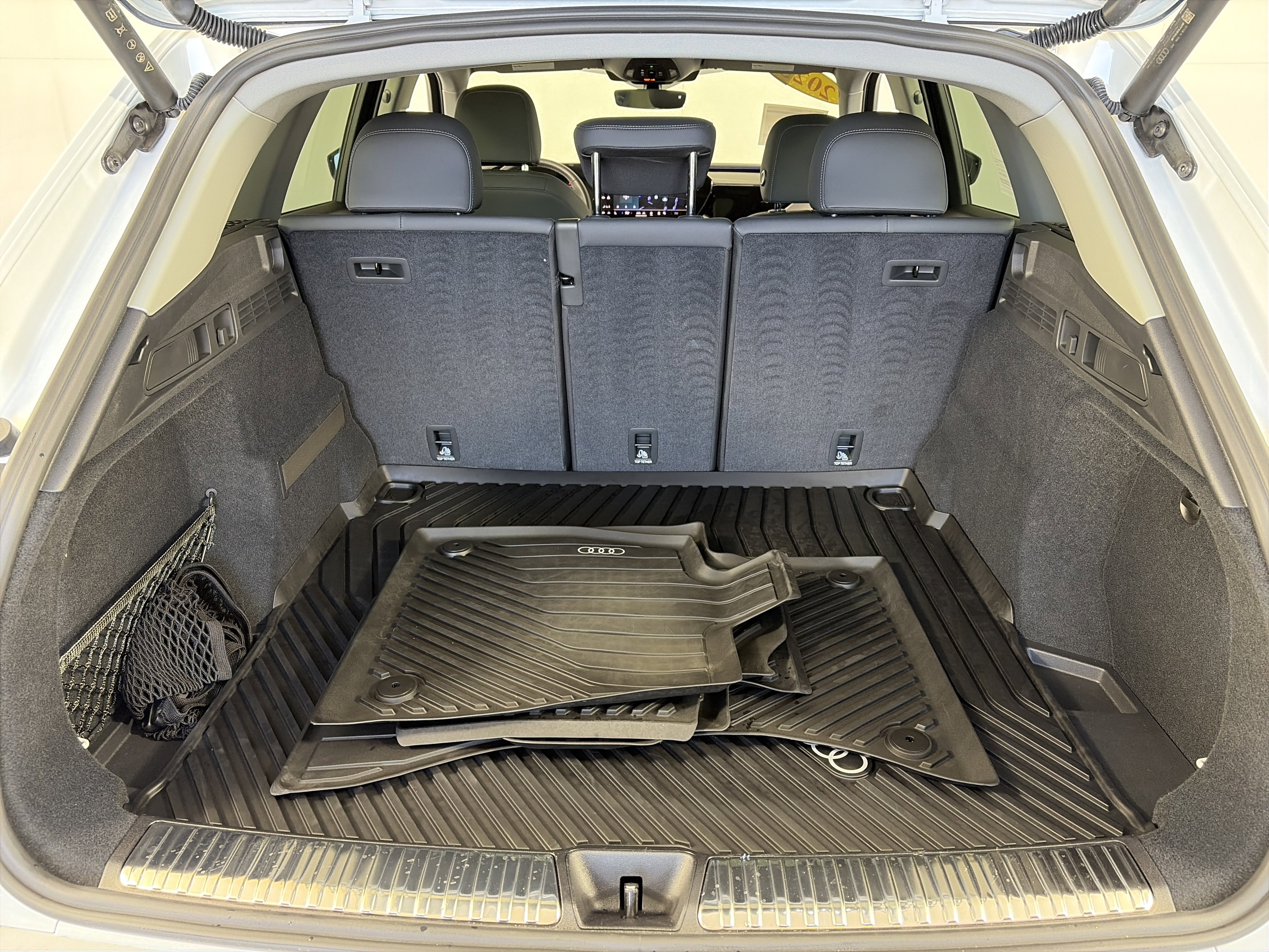 Used 2025 Audi Q5 Premium w/ Convenience Package image 14