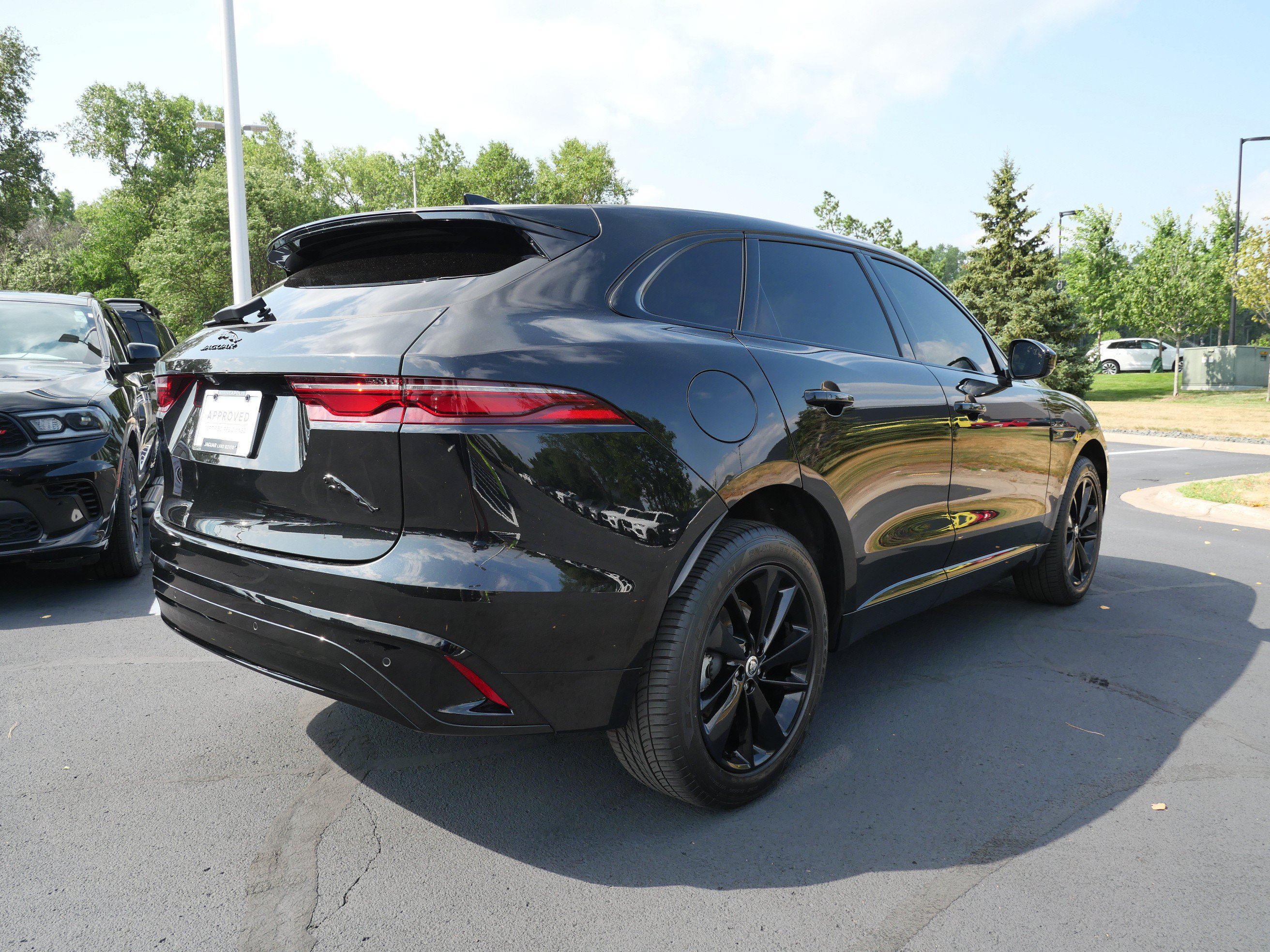 Certified 2025 Jaguar F-PACE R-Dynamic S AWD/4WD image 5