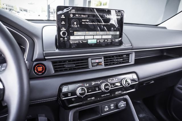 Used 2025 Honda Pilot Touring image 16