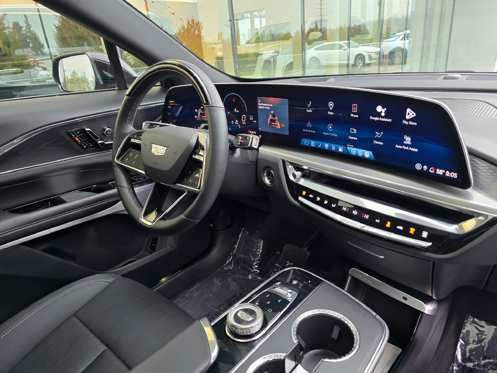 Certified 2024 Cadillac Lyriq Luxury AWD/4WD image 12