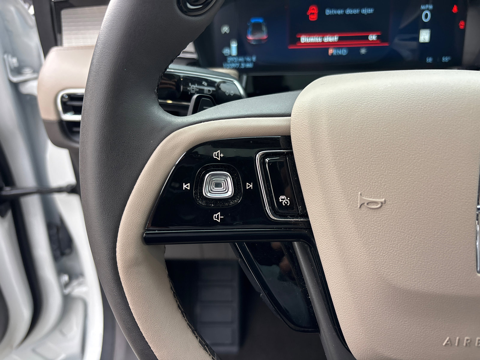 Certified 2024 Lincoln Corsair AWD w/ Equipment Group 101A image 17