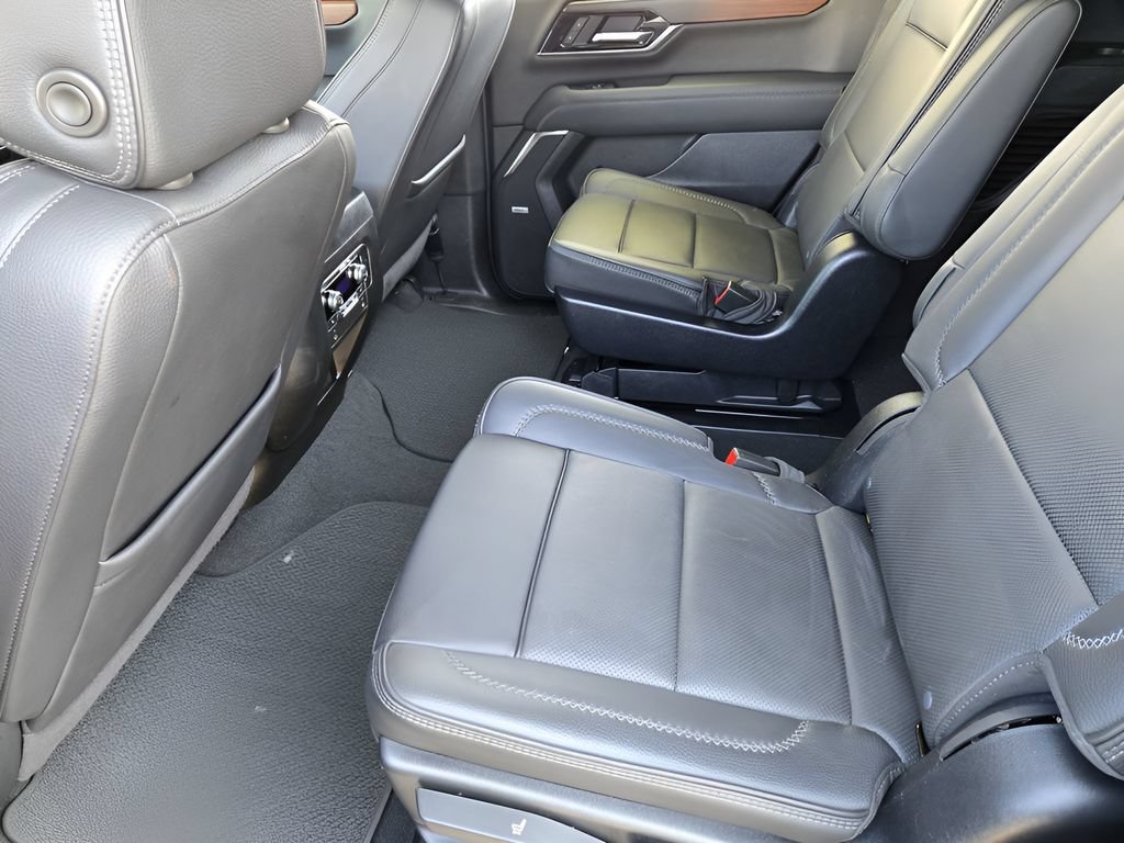 Used 2025 GMC Yukon Denali AWD/4WD image 27