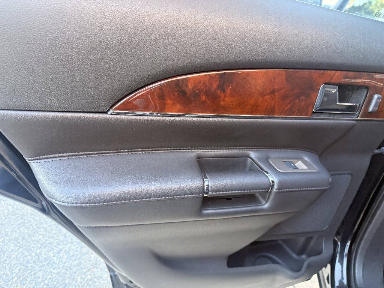 Used 2015 Lincoln MKX FWD w/ Equipment Group 102A image 9