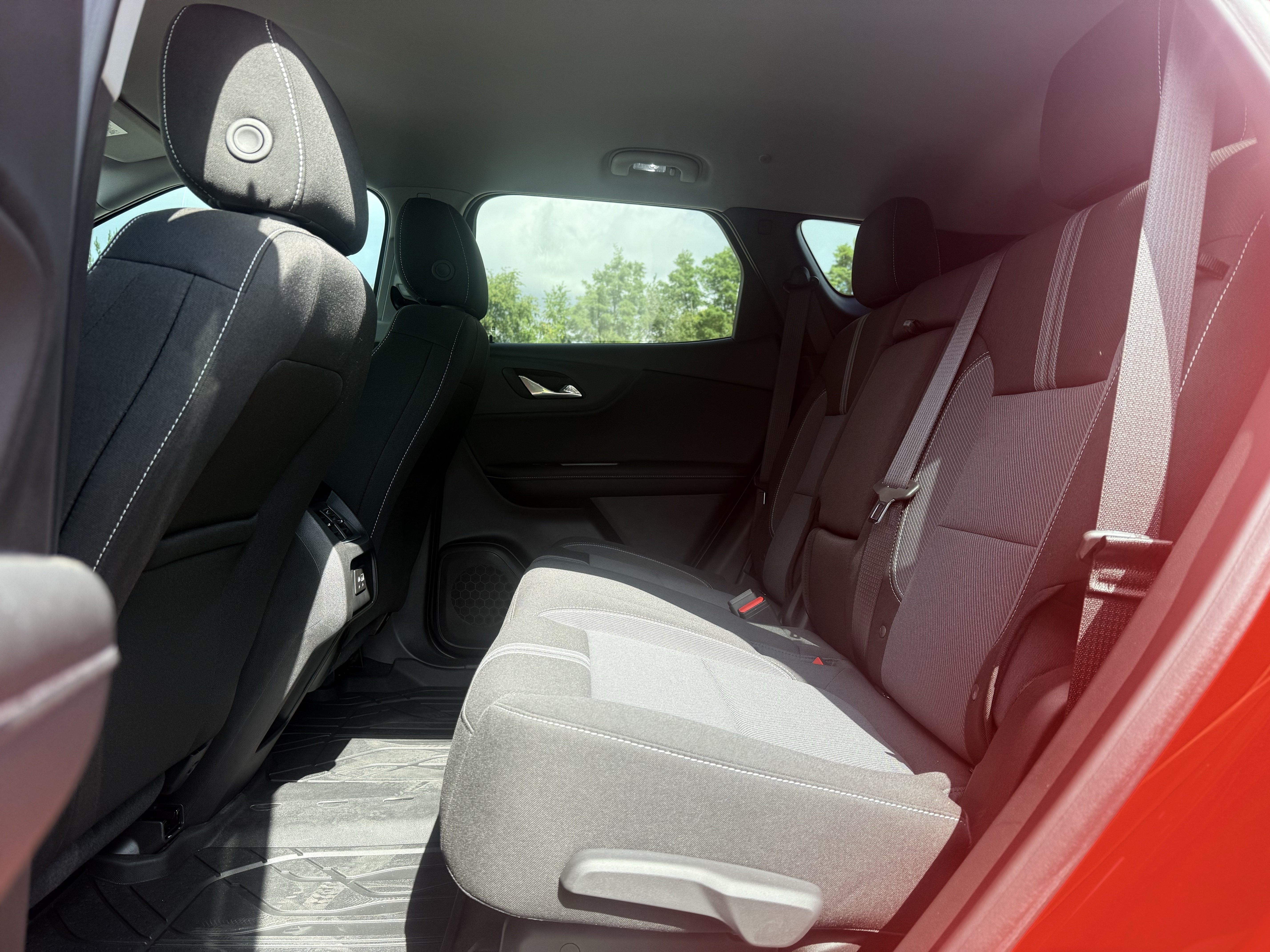 New 2025 Chevrolet Blazer LT w/ Convenience Package FWD image 12