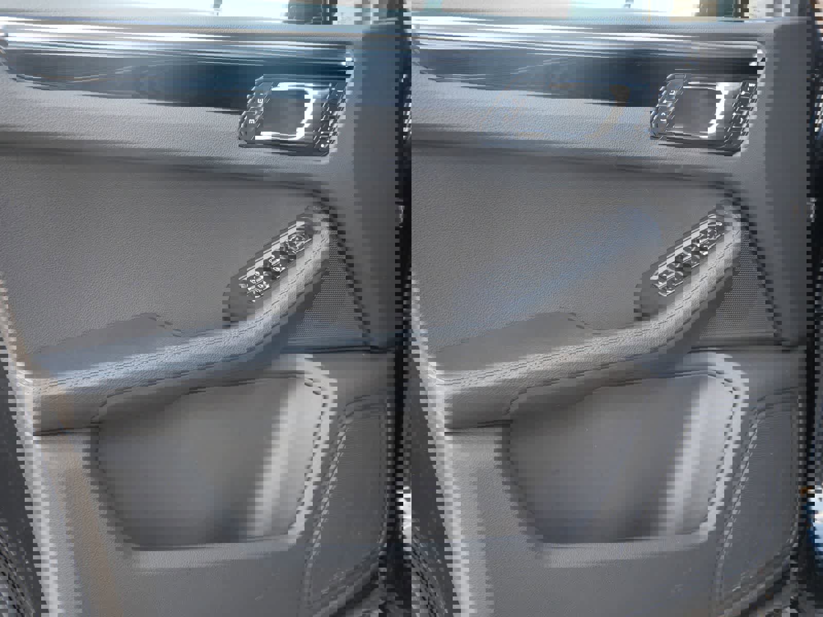 Certified 2023 Porsche Macan image 9