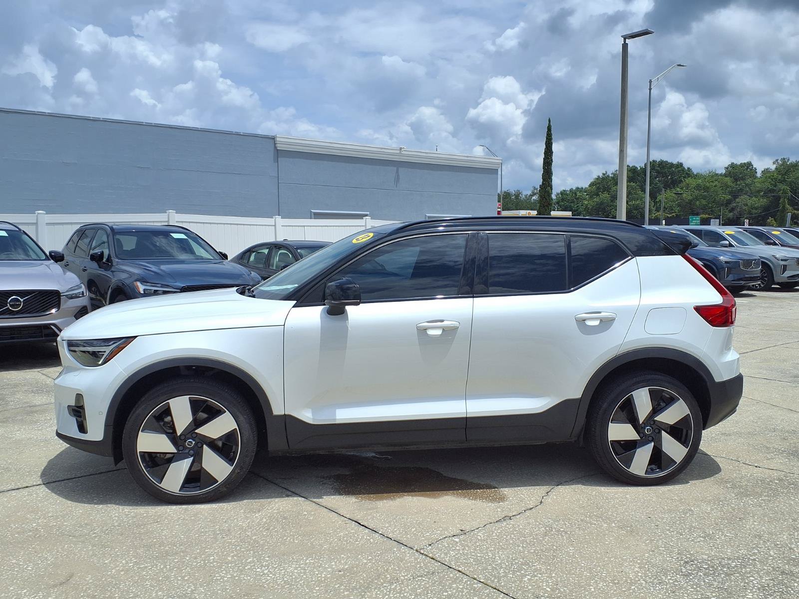Certified 2023 Volvo XC40 Recharge Ultimate w/ Protection Package Premier AWD/4WD image 4