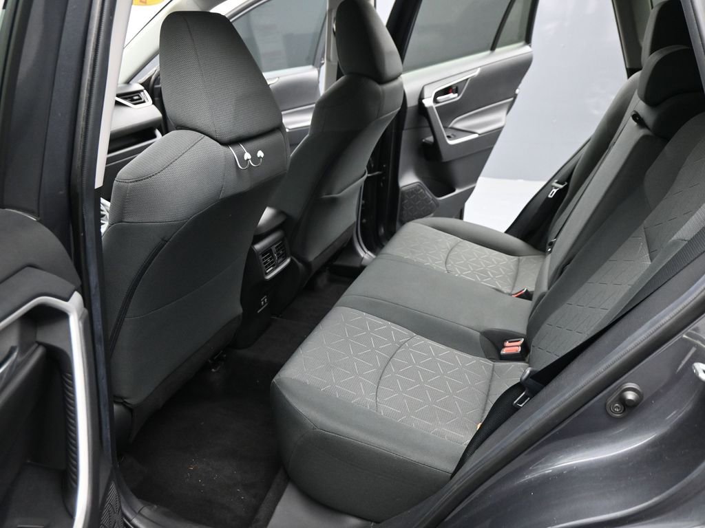 Used 2020 Toyota RAV4 XLE w/ Convenience Package FWD image 16