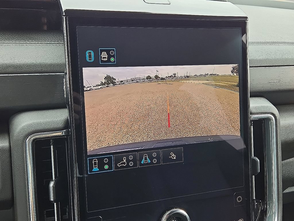 Used 2025 GMC Yukon XL Denali AWD/4WD image 30