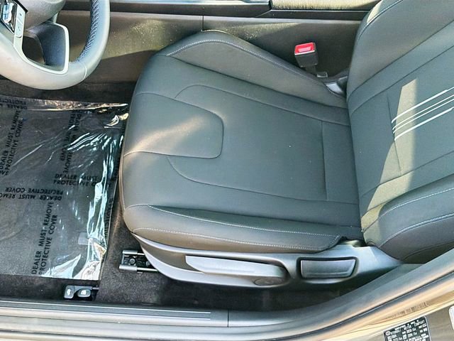 Certified 2025 Hyundai Elantra SEL FWD image 19