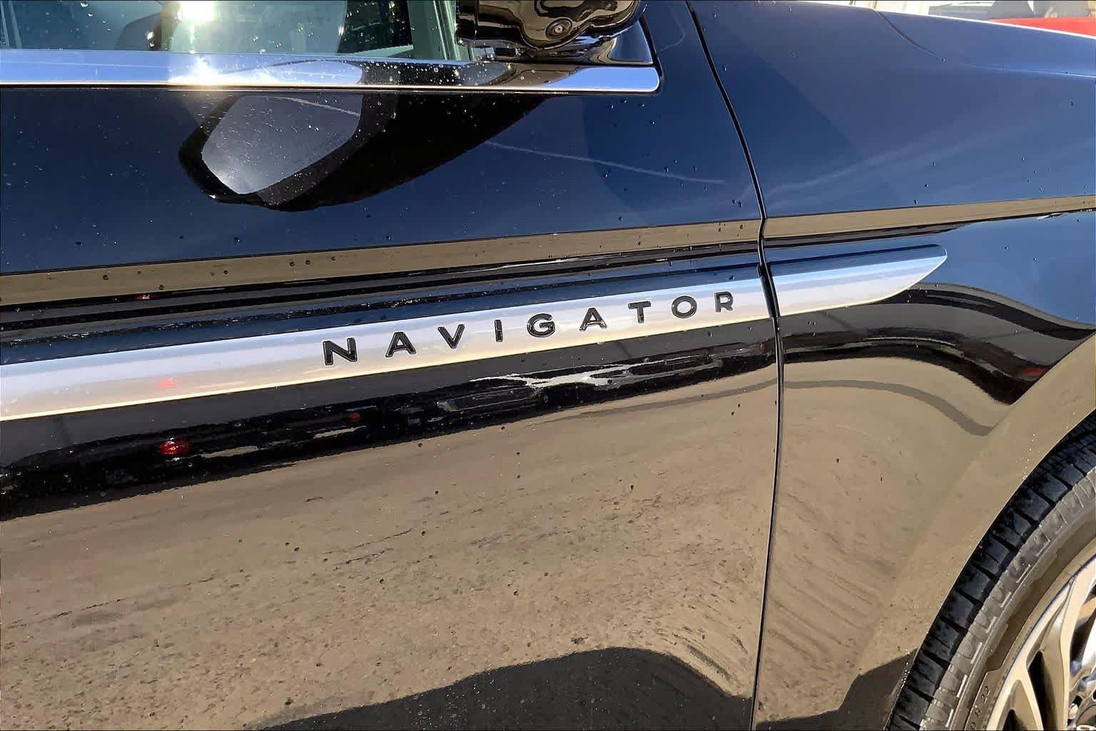 Used 2025 Lincoln Navigator Reserve AWD/4WD image 18