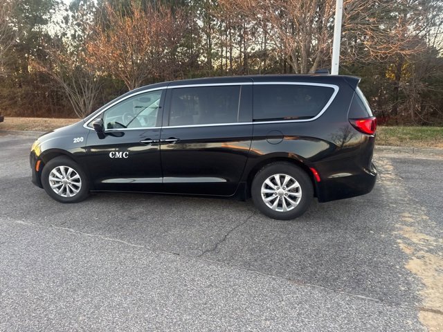 Used 2018 Chrysler Pacifica Touring Plus image 2