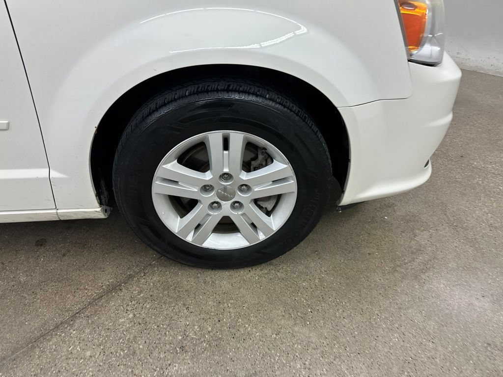 Used 2012 Dodge Grand Caravan SXT w/ Entertainment Group 1 FWD image 15