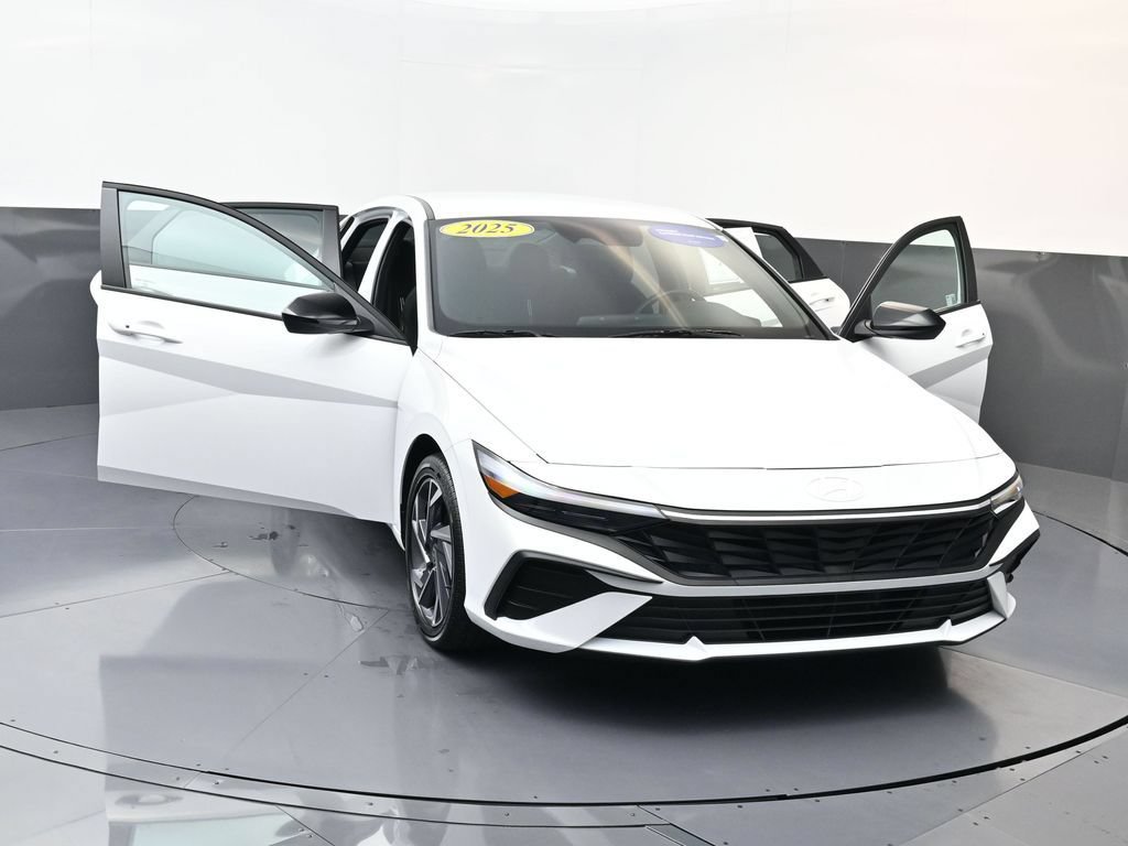 Certified 2025 Hyundai Elantra SEL FWD image 30