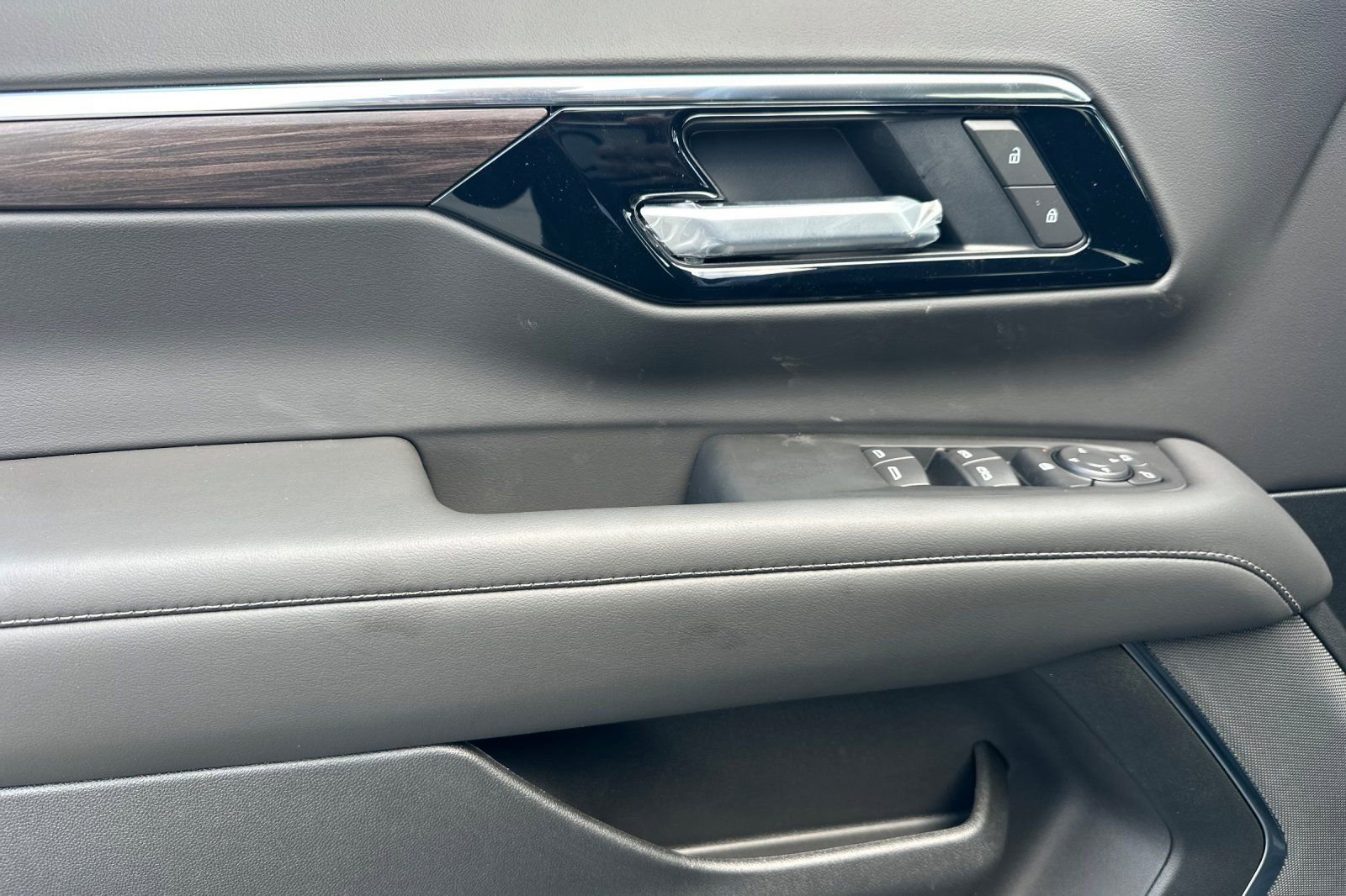 New 2026 Chevrolet Suburban LS AWD/4WD image 11