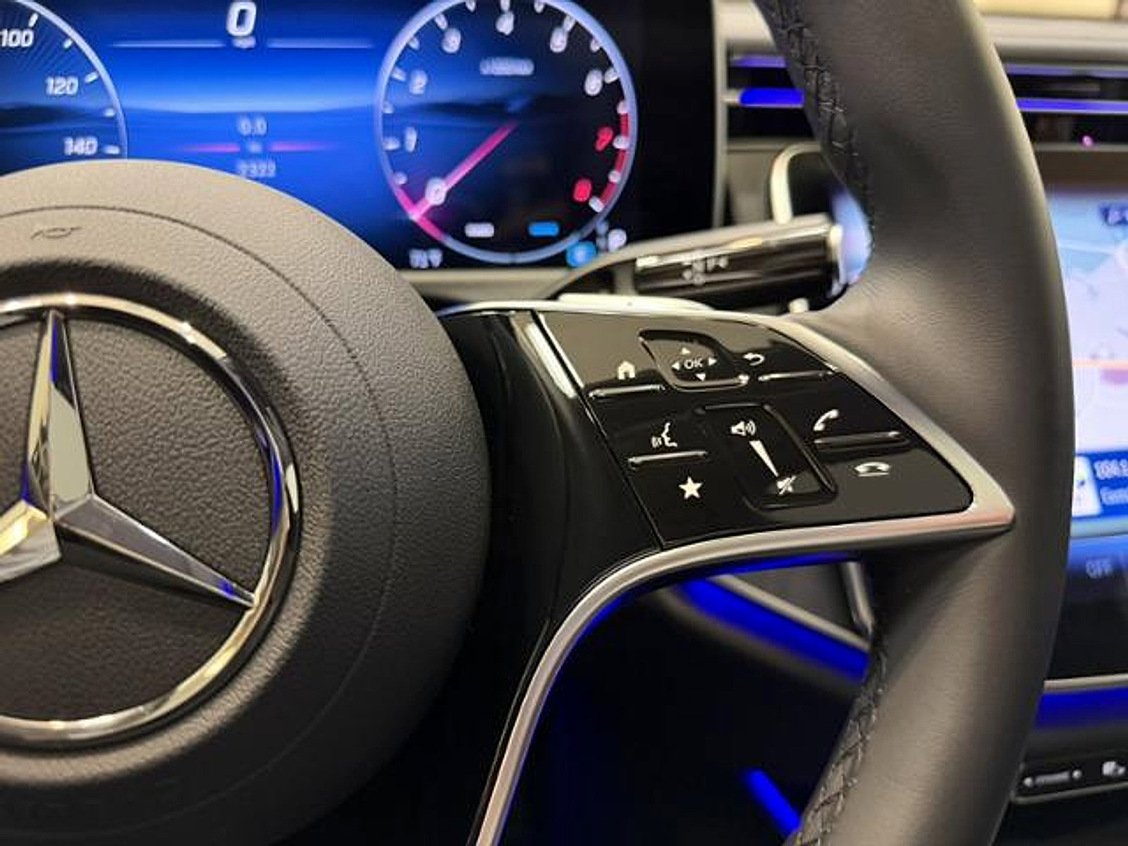 Used 2025 Mercedes-Benz E 350 Sedan w/ Winter Package image 19