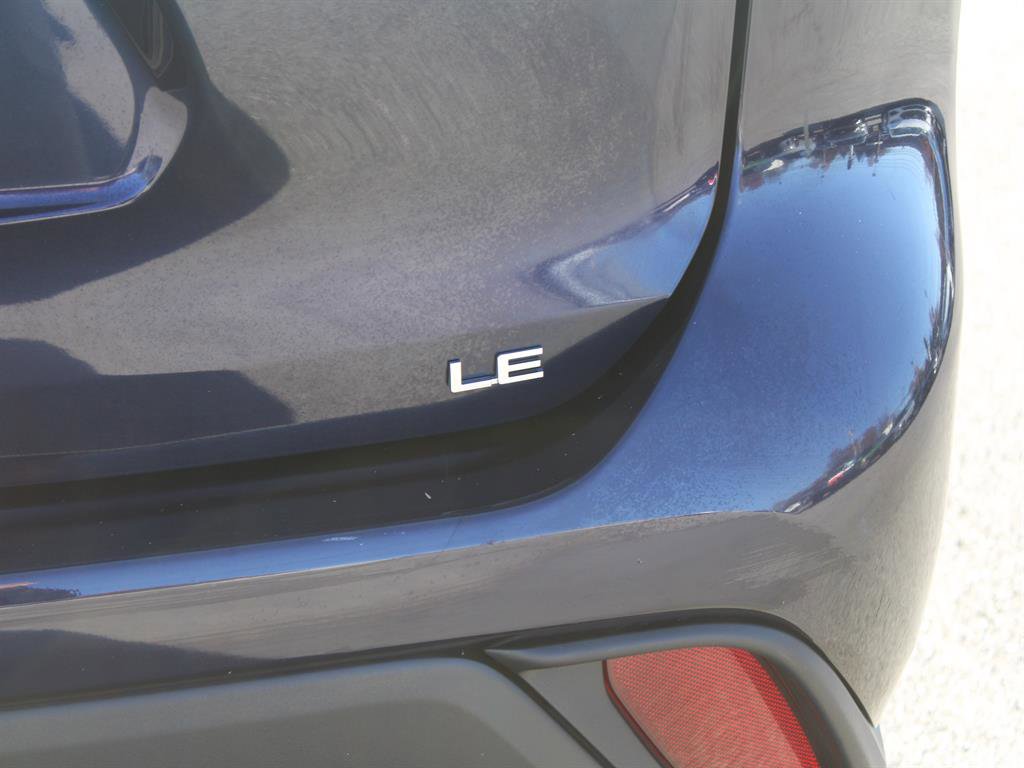 Used 2023 Toyota Highlander LE image 2