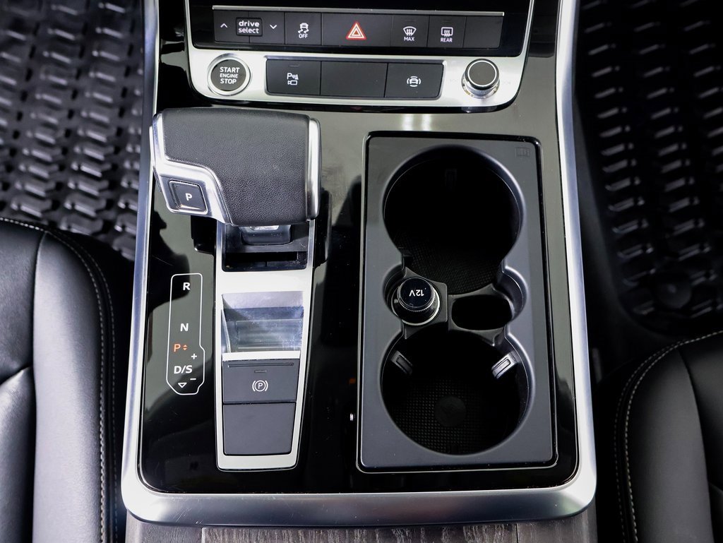 Used 2023 Audi Q8 Premium image 19