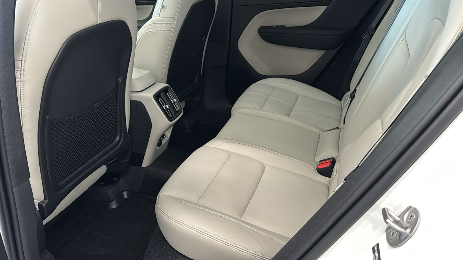 Used 2026 Volvo XC40 B5 Ultra w/ Protection Package Premier AWD/4WD image 27