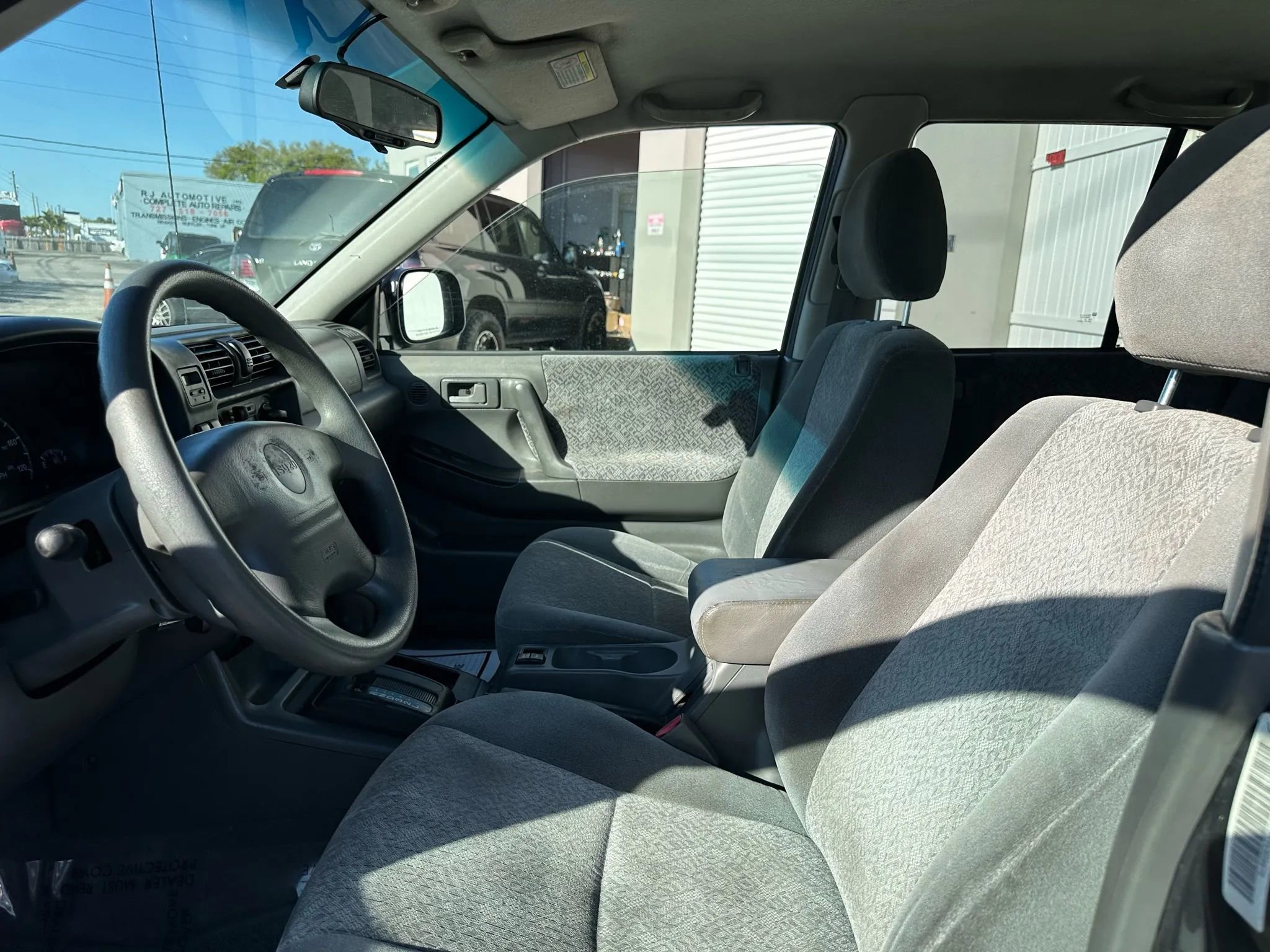 Used 2001 Isuzu Rodeo S image 12