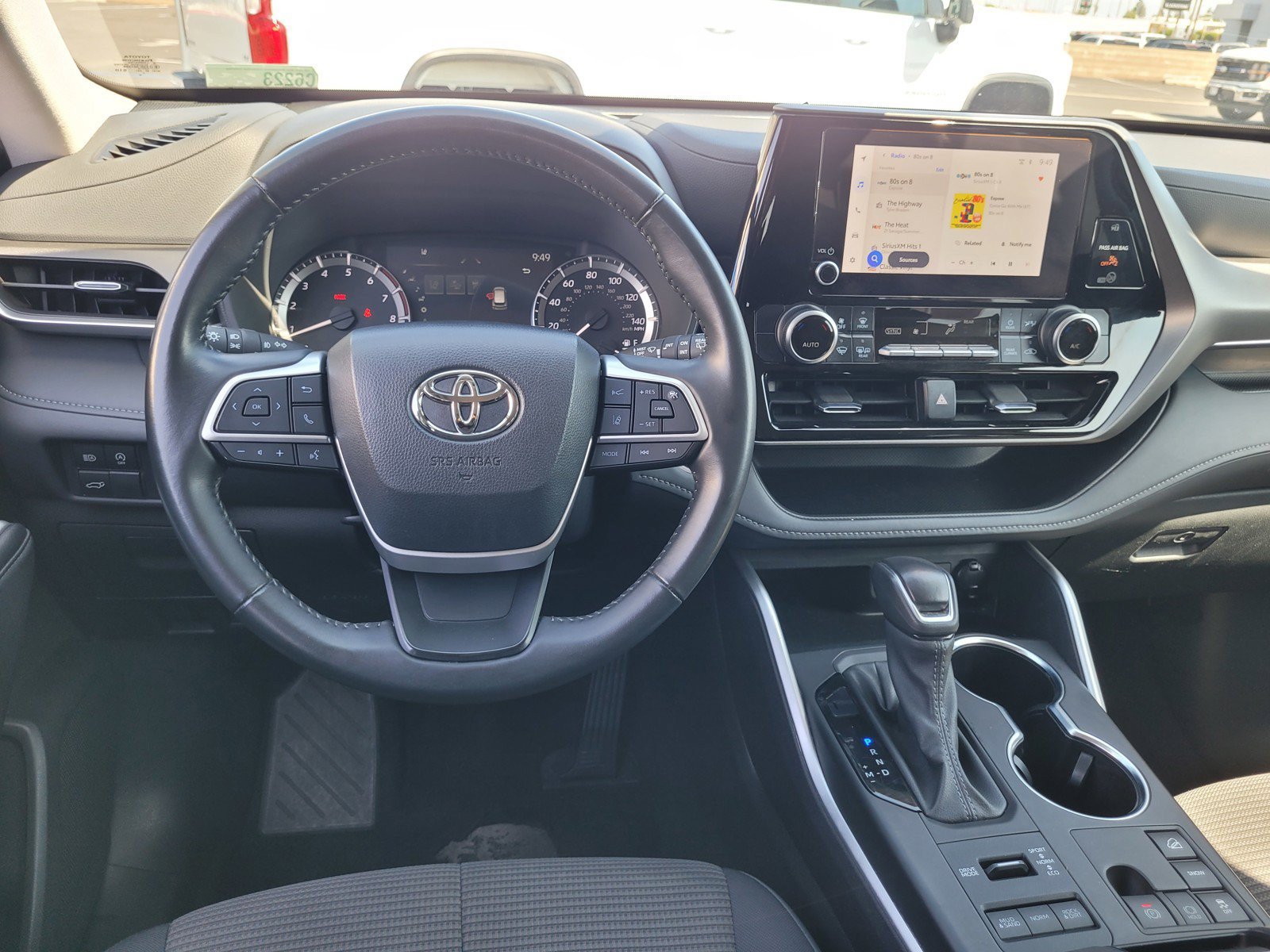 Used 2024 Toyota Highlander LE AWD/4WD image 20