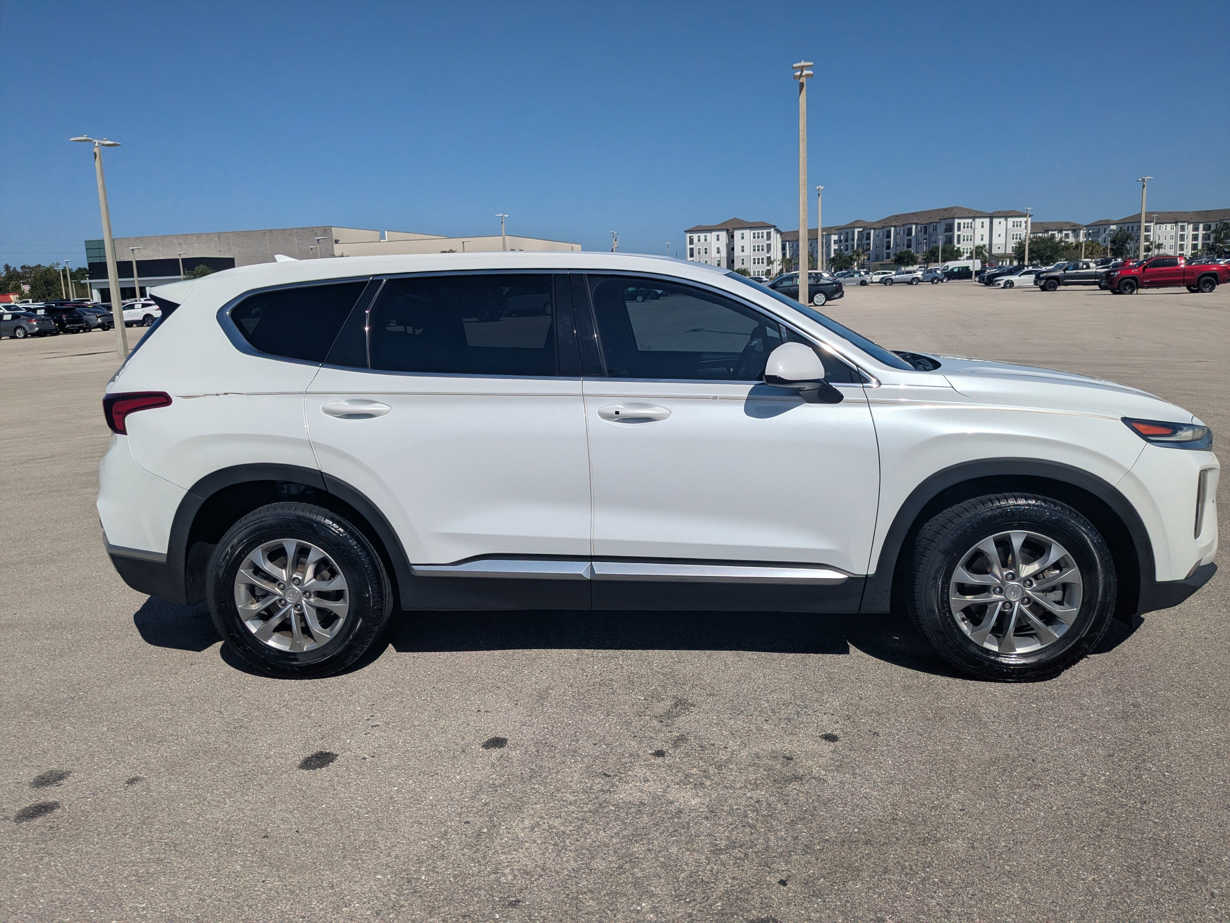 Used 2019 Hyundai Santa Fe SEL FWD image 4