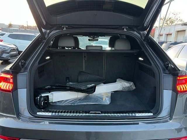 Used 2019 Audi Q8 Prestige image 10