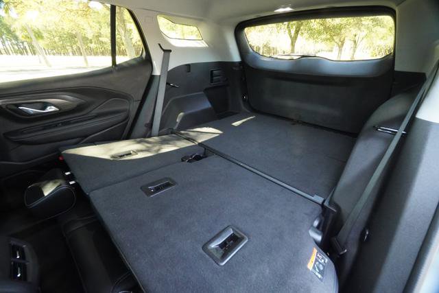 Used 2024 GMC Terrain SLT image 31