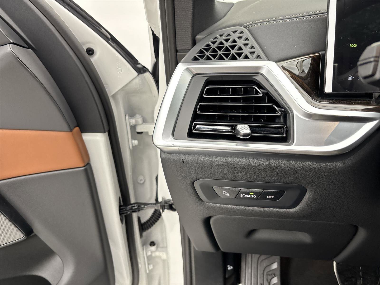 New 2026 BMW X5 xDrive40i w/ M Sport Package image 31