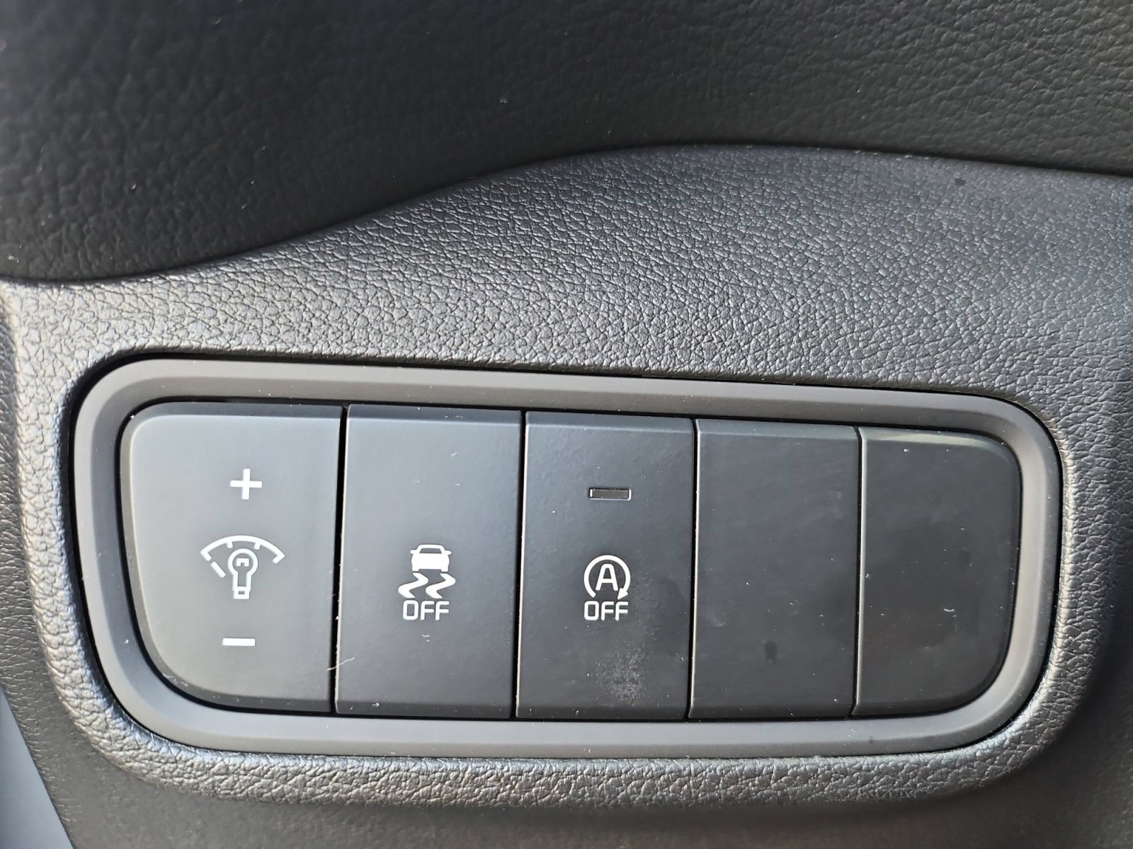 Used 2025 Kia Soul LX w/ LX Technology Package FWD image 25
