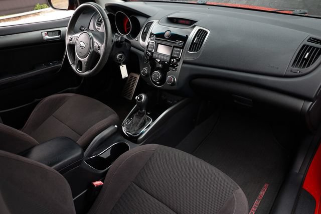 Used 2011 Kia Forte Koup SX FWD image 21
