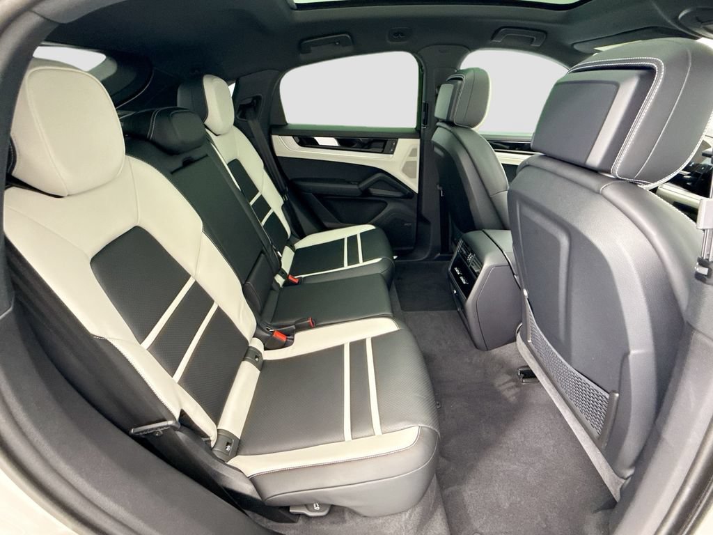New 2026 Porsche Cayenne Coupe AWD/4WD image 22