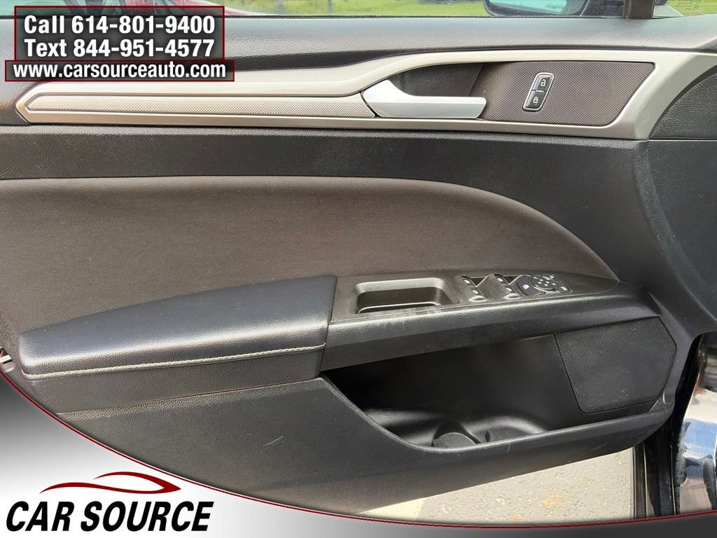 Used 2018 Ford Fusion SE w/ Fusion SE Technology Package FWD image 14
