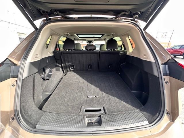 Certified 2024 Nissan Rogue SV w/ SV Premium Package AWD/4WD image 12