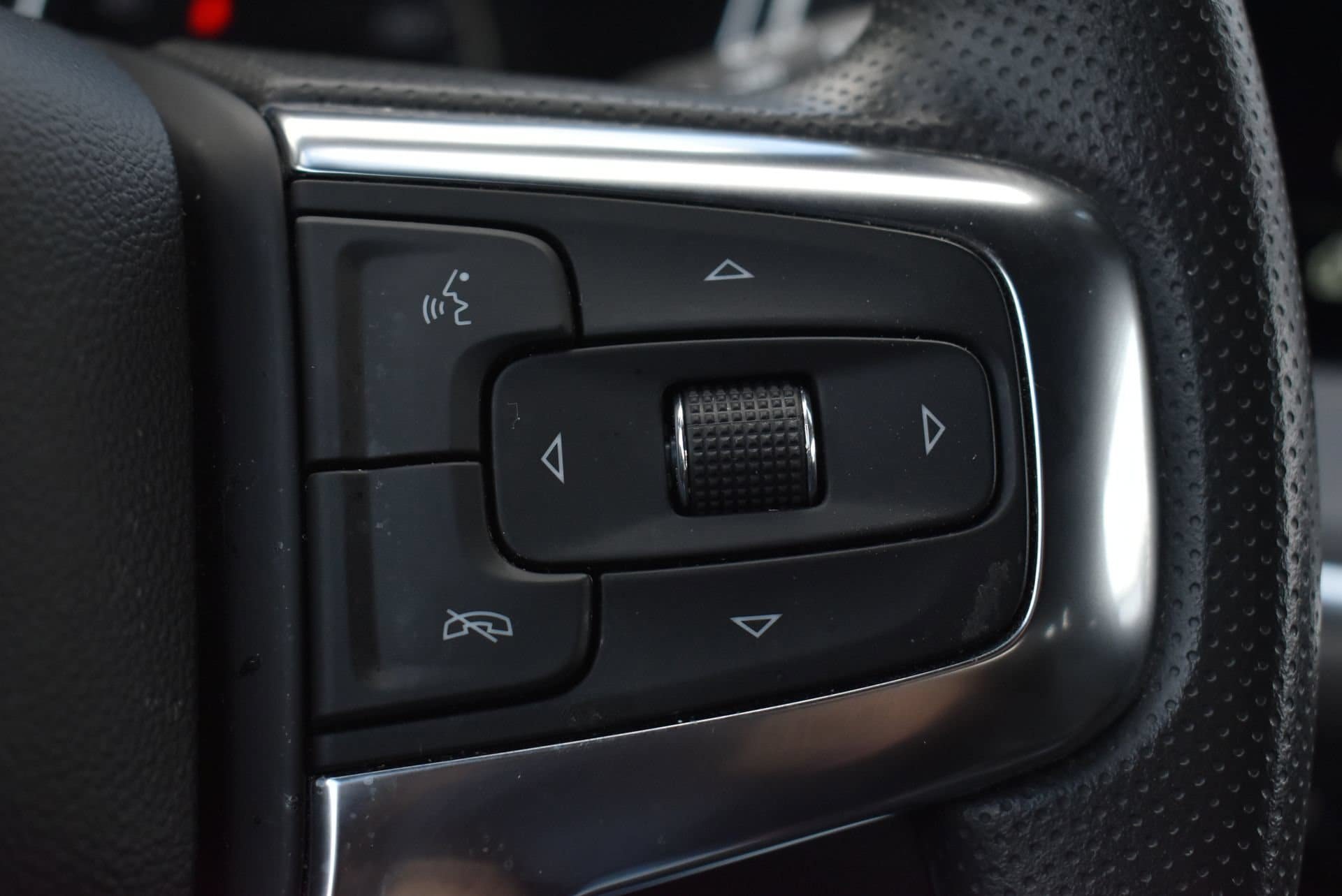 Used 2024 Chevrolet Blazer LT w/ Midnight/Sport Edition FWD image 20