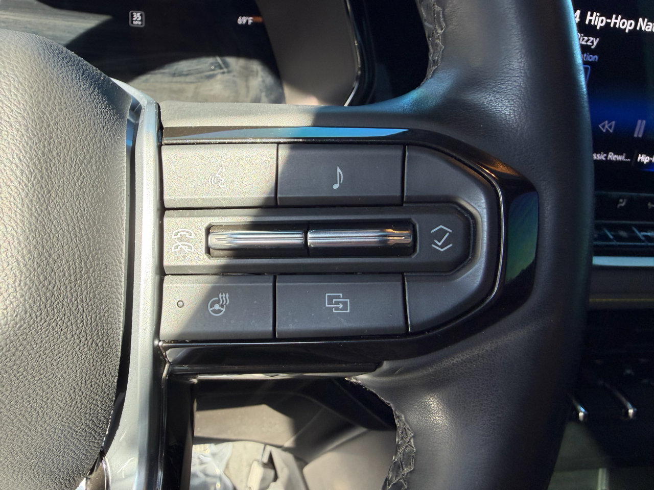 Used 2024 Chevrolet Colorado ZR2 w/ ZR2 Convenience Package III image 25