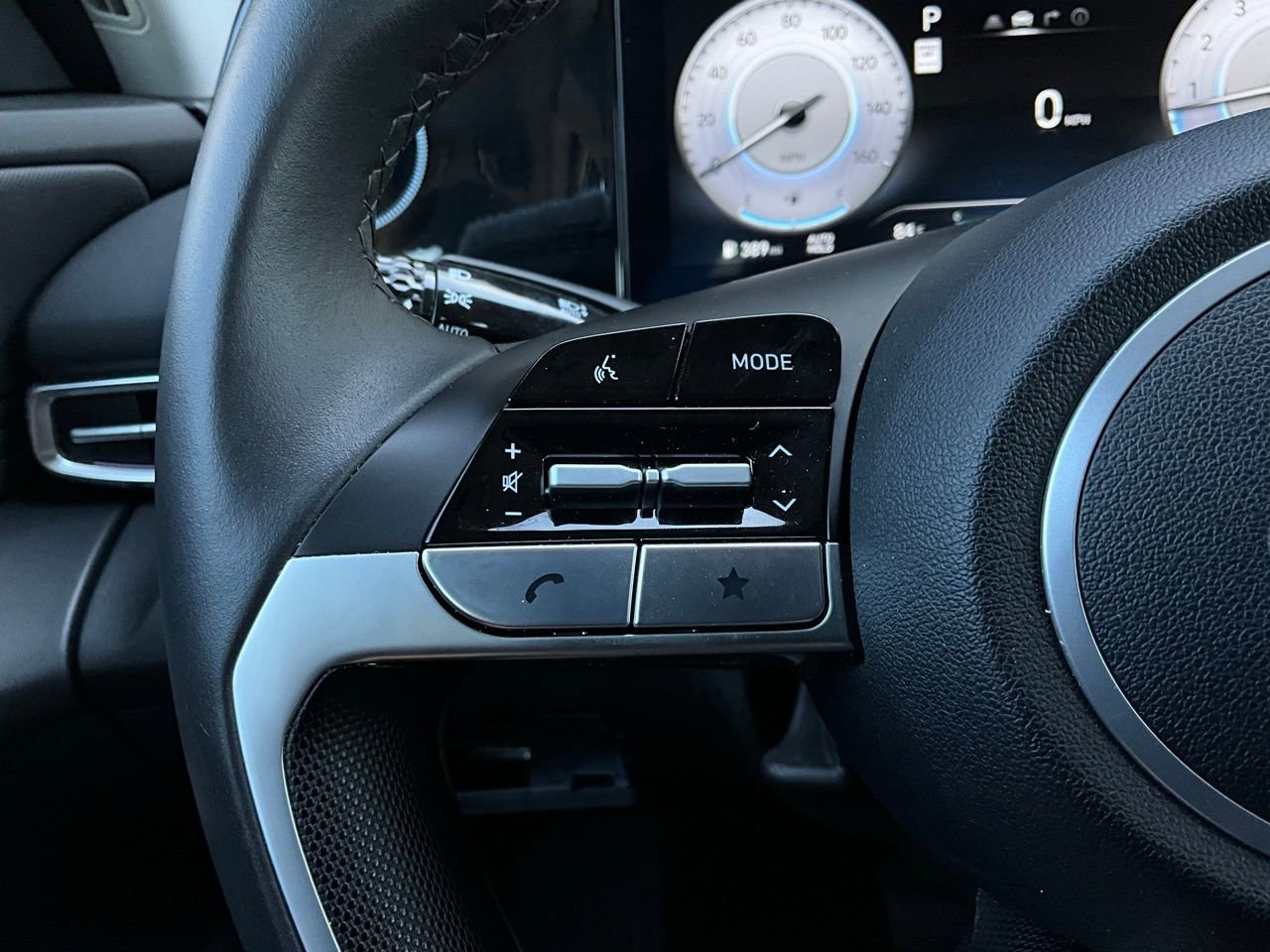 Used 2025 Hyundai Elantra Limited image 37