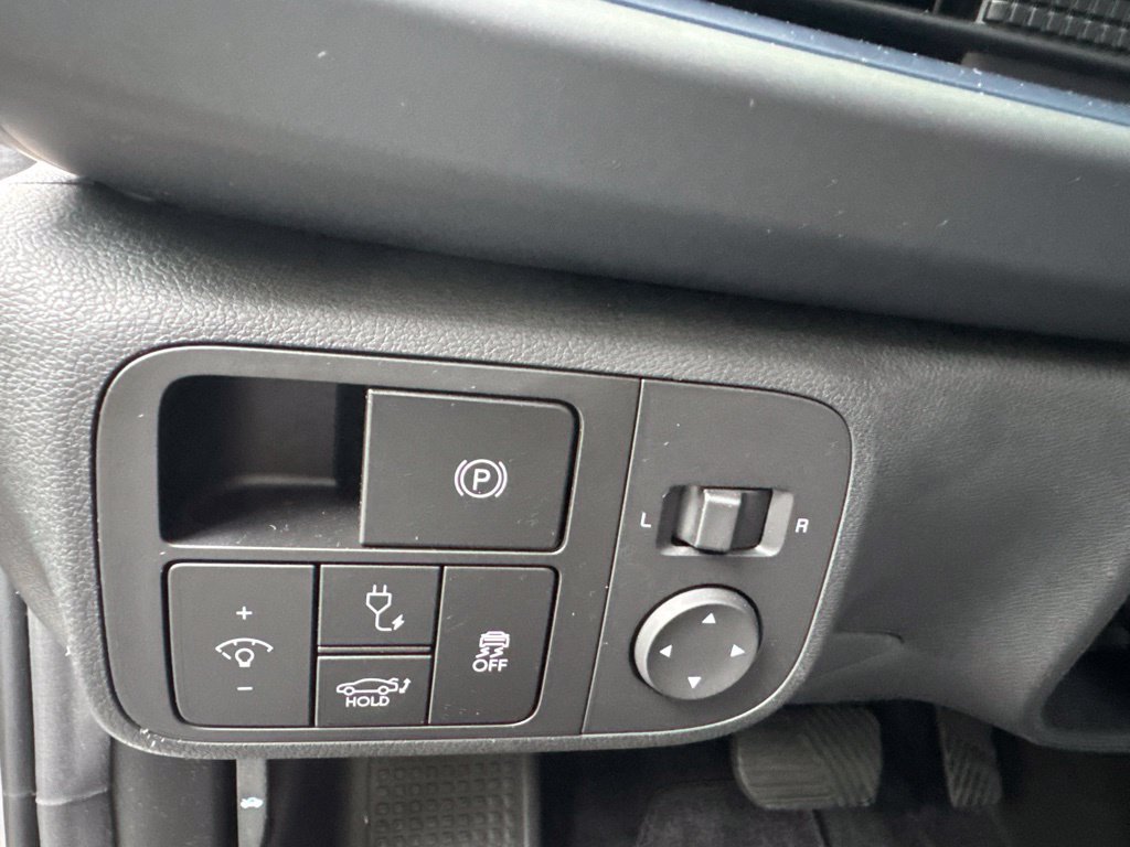 Used 2024 Hyundai Ioniq 6 SE RWD image 9