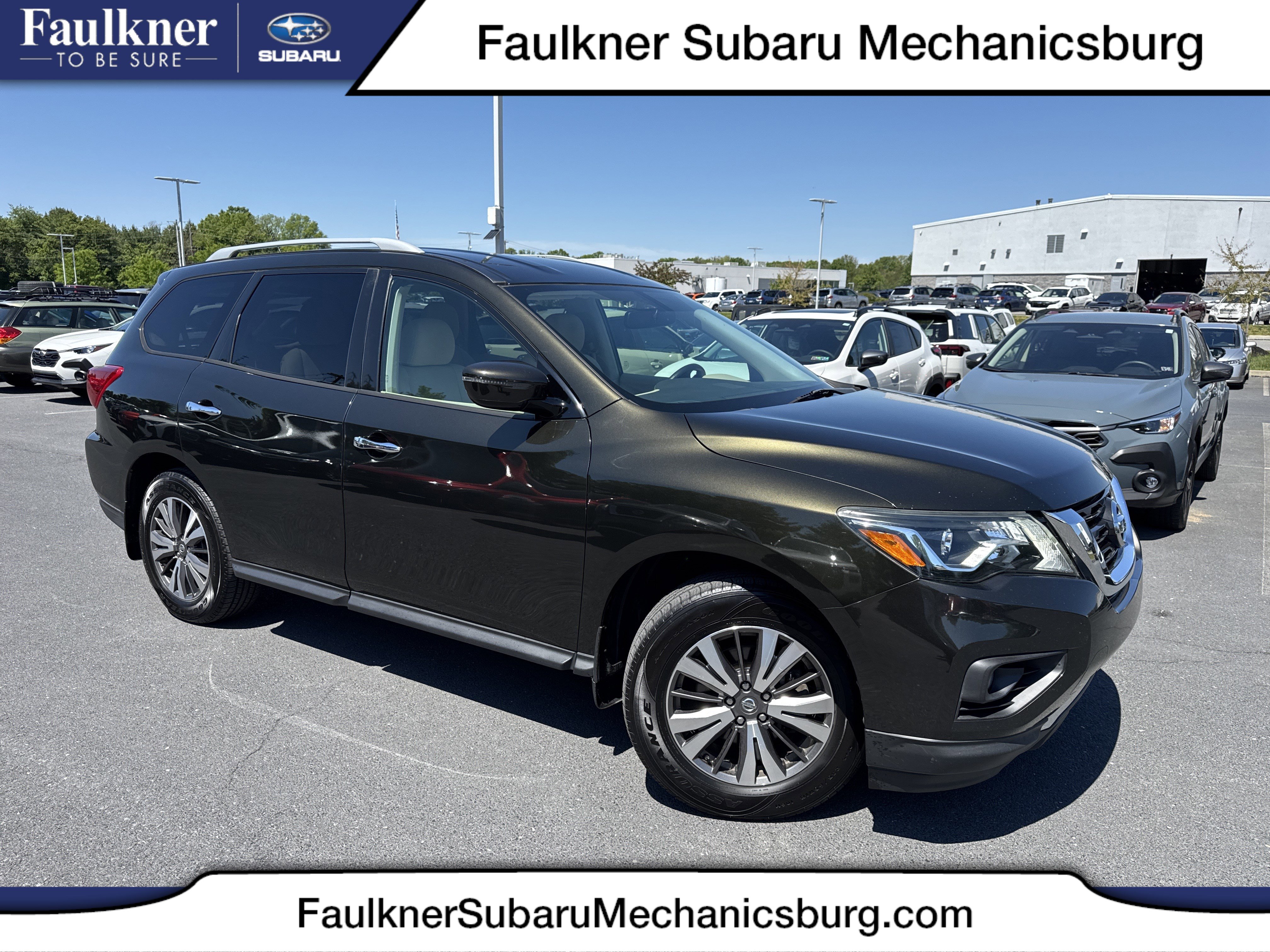 Used 2017 Nissan Pathfinder SV AWD/4WD image 1