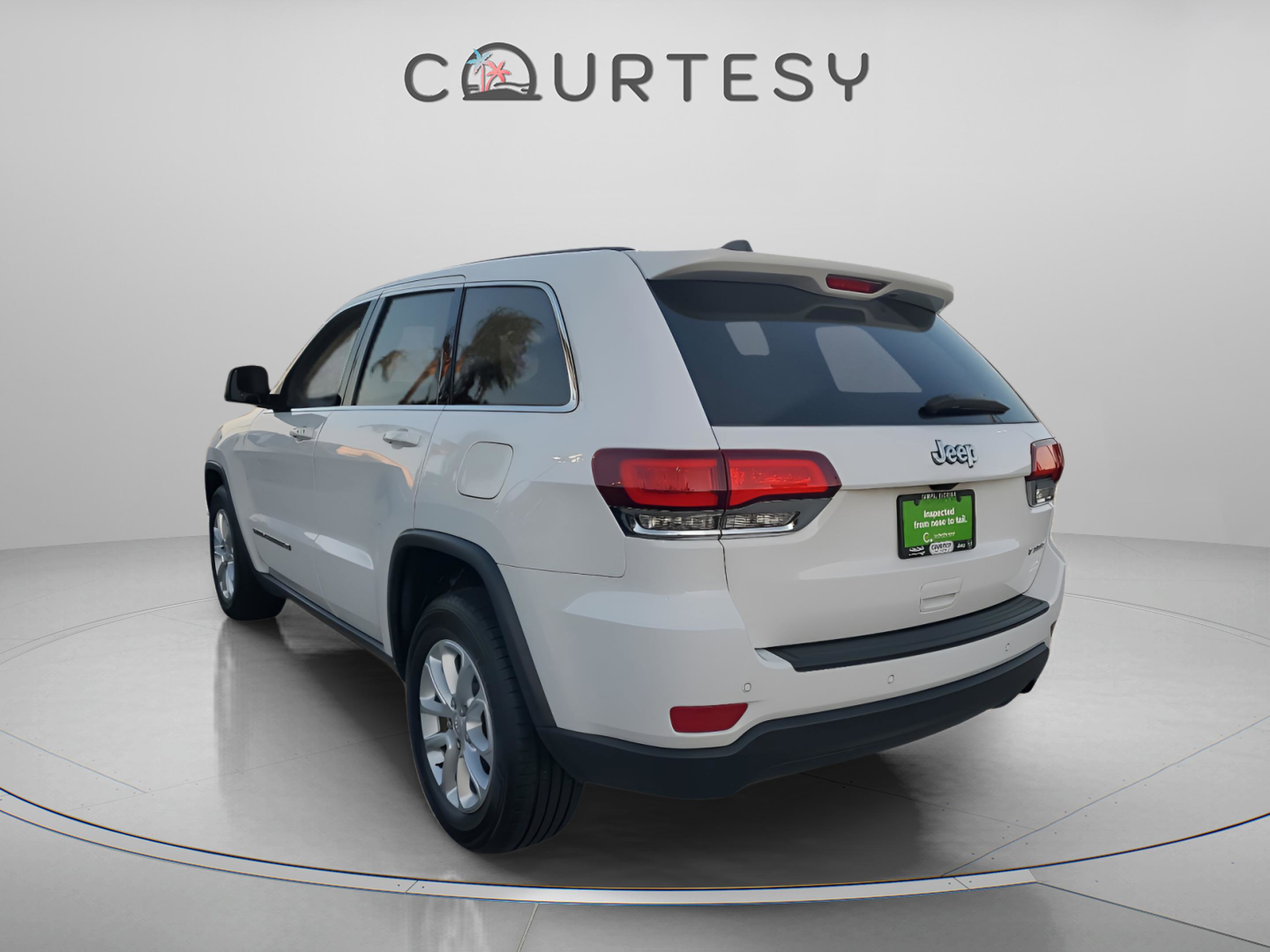 Certified 2022 Jeep Grand Cherokee Laredo E image 2