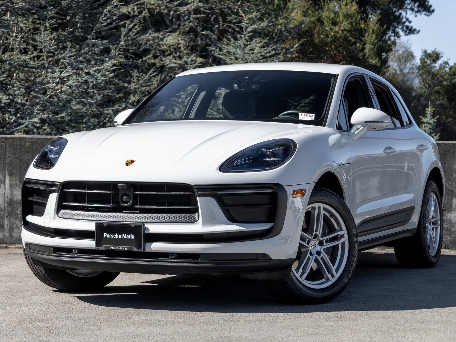 Certified 2026 Porsche Macan AWD/4WD image 1