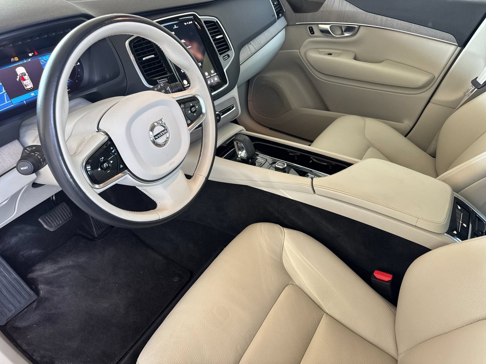 Certified 2024 Volvo XC90 T8 Plus w/ Protection Package Premier AWD/4WD image 14