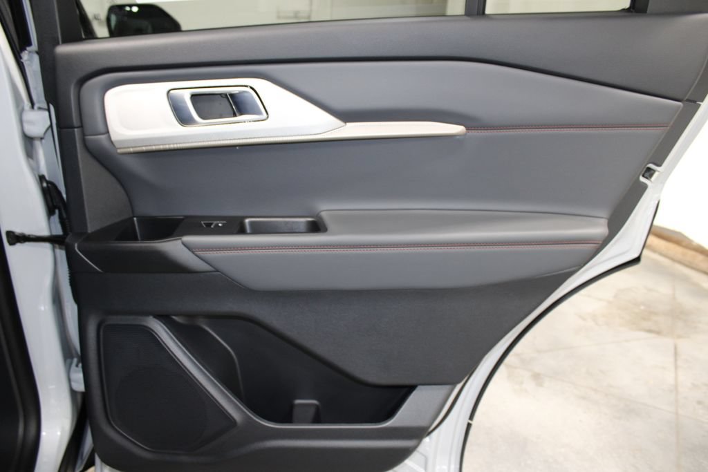 New 2026 Ford Explorer Active RWD image 32