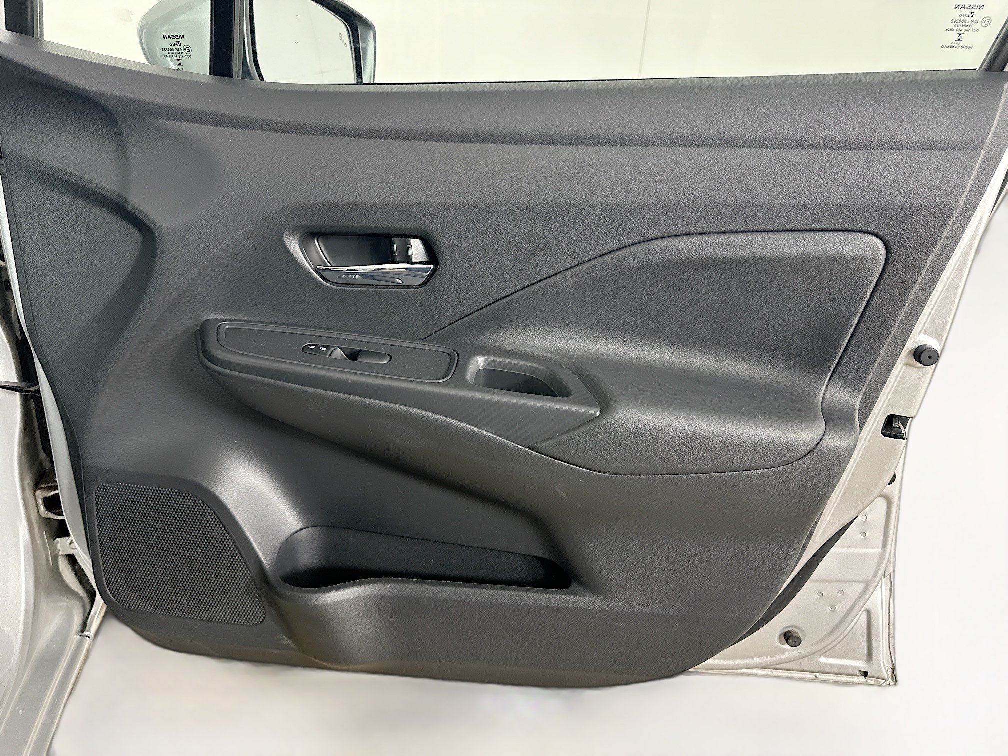 Used 2025 Nissan Versa SV FWD image 30