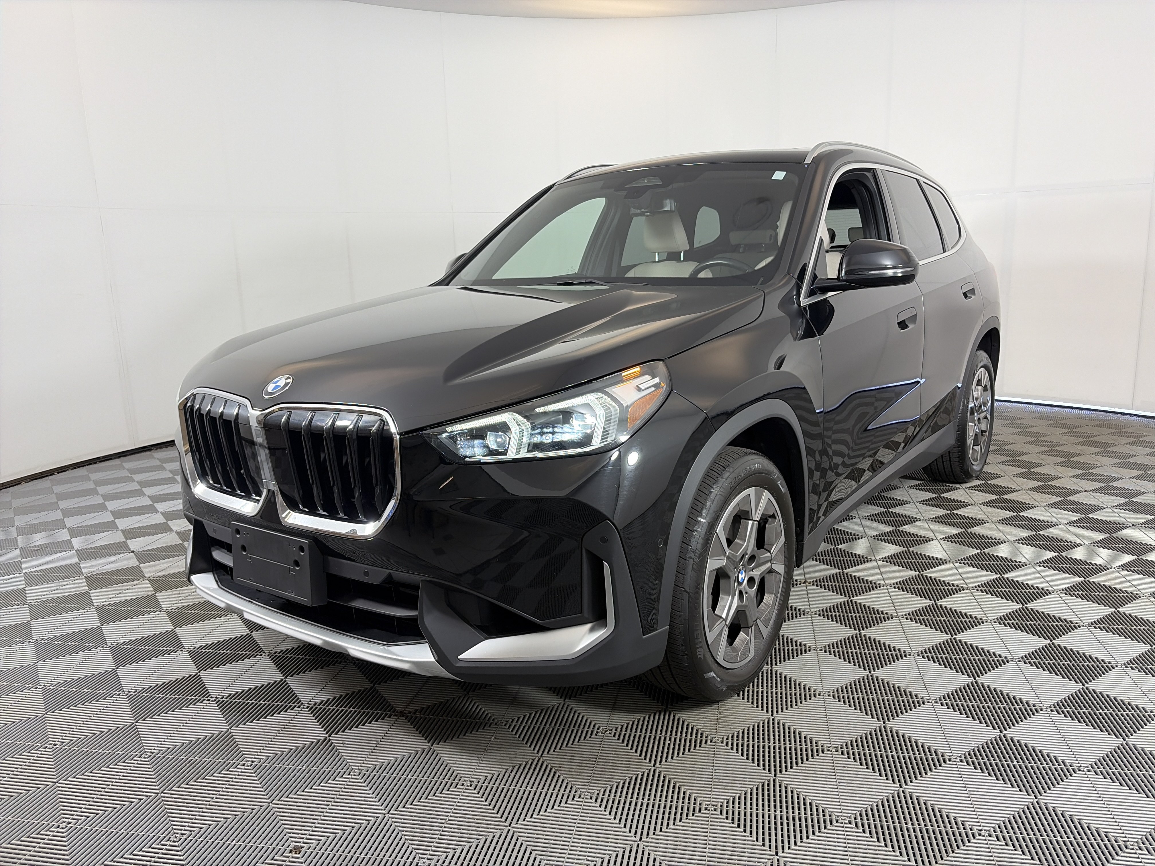 Used 2023 BMW X1 xDrive28i AWD/4WD image 2
