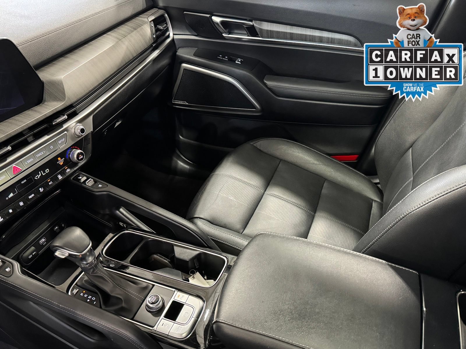 Used 2023 Kia Telluride EX w/ EX Captain's Chair Package FWD image 17