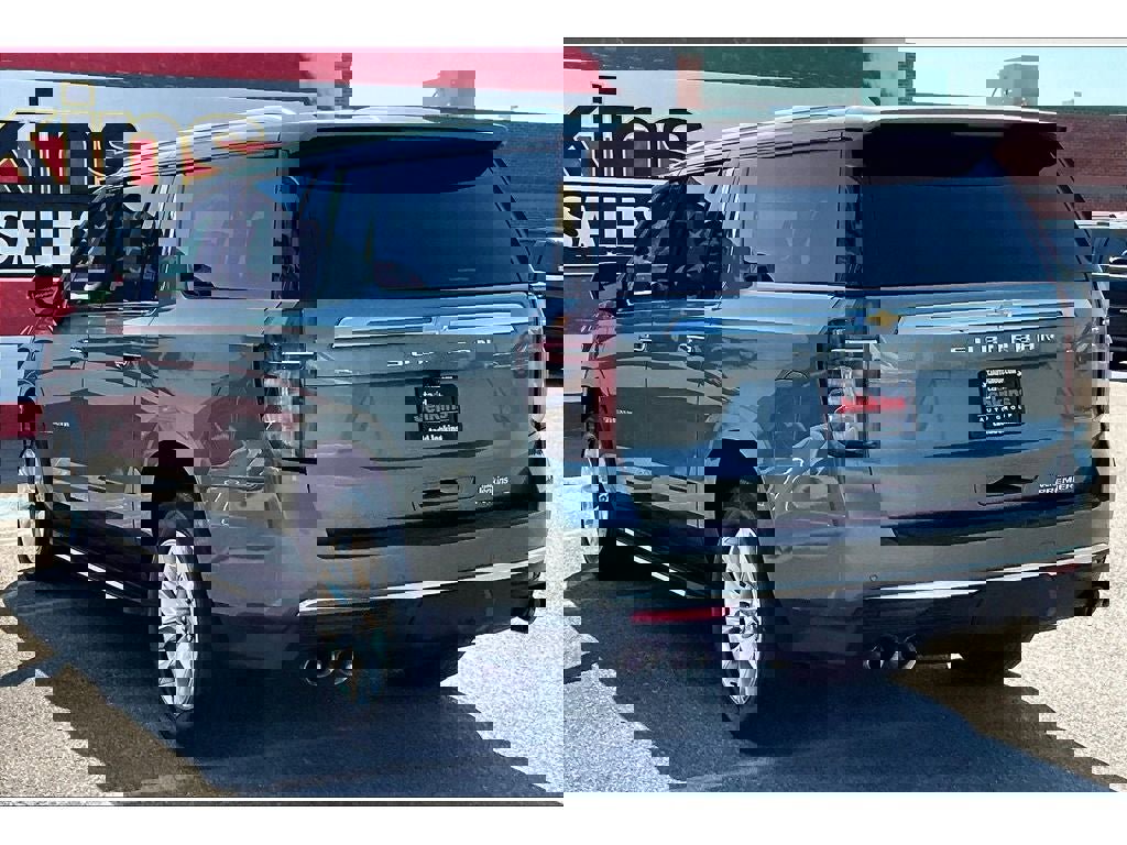 Used 2023 Chevrolet Suburban Premier image 13